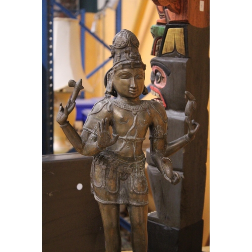 414 - A LARGE SINO-TIBETAN BRONZE FIGURE OF AVALOKITESVARA WITH FOUR EXTENDING ARMS RAISED ON A LOBED PLIN... 