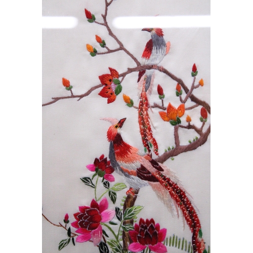 425 - AN ORIENTAL SILK HAND EMBROIDERED ART PIECE IN A BAMBOO FRAME