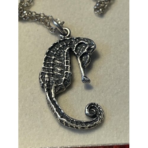 571 - A MARKED 925 SILVER SEAHORSE PENDANT ON A NECKLACE IN  A PRESENTATION BOX