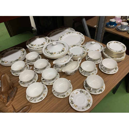 1283 - A ROYAL DOULTON 'LARCHMONT' PART DINNER SERVICE TO INCLUDE VARIOUS SIZES OF PLATES, SERVING BOWLS, S... 