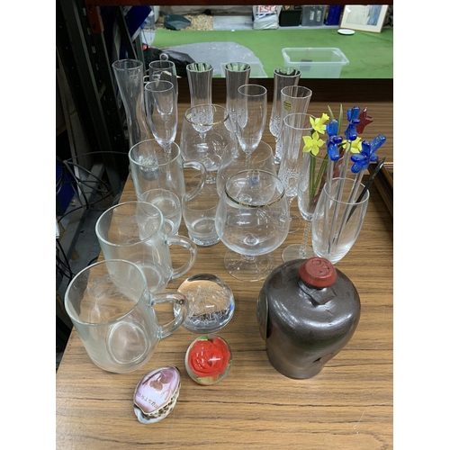 1287 - A QUANTITY OF GLASSES TO INCLUDE CHAMPAGNE FLUTES, BRANDY BALLOONS, TANKARDS, PAPERWEIGHTS AND A STO... 