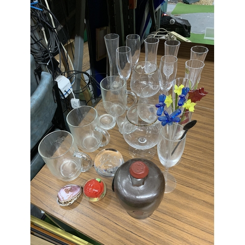 1287 - A QUANTITY OF GLASSES TO INCLUDE CHAMPAGNE FLUTES, BRANDY BALLOONS, TANKARDS, PAPERWEIGHTS AND A STO... 