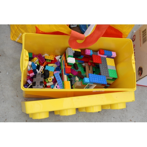 1797 - AN ASSORTMENT OF LEGO AND DUPLO STYLE MEGA BLOCKS