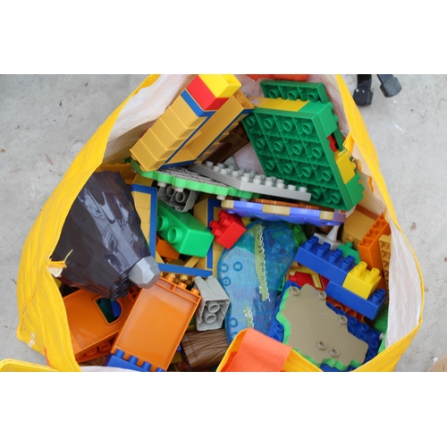 1797 - AN ASSORTMENT OF LEGO AND DUPLO STYLE MEGA BLOCKS