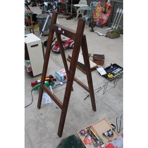 1800 - A WOODEN FOLDING EASEL