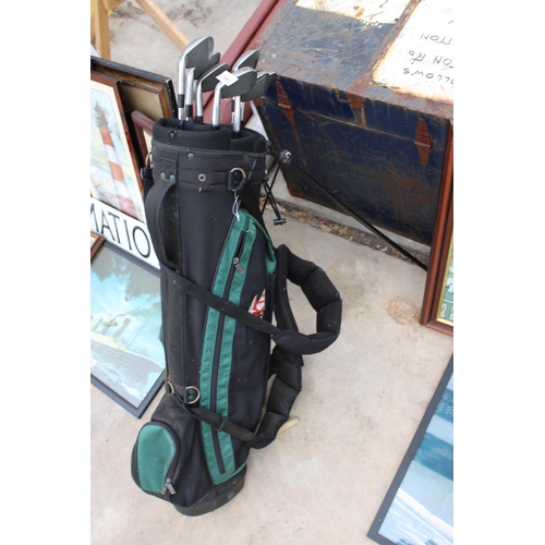 1967 - A GOLF BAG WITH AN ASSORTMENT OF GOLF CLUBS