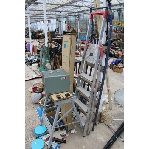 1972 - AN ASSORTMENT OF ITEMS TO INCLUDE TWO STEP LADDERS, A FOLDING WORK MATE AND A PROJECTOR ETC