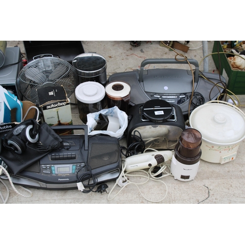 1975 - A LARGE ASSORTMENT OF ELECTRICALS TO INCLUDE RADIOS, FANS AND A MICROWAVE ETC