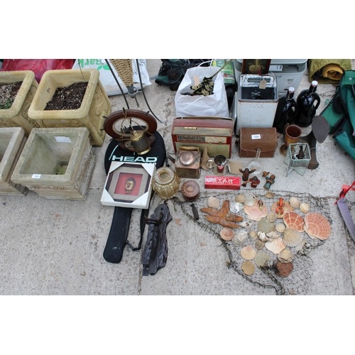 1989 - AN ASSORTMENT OF ITEMS TO INCLUDE A RADIO, A COBBLERS LAST, SHELLS AND BOTTLES ETC