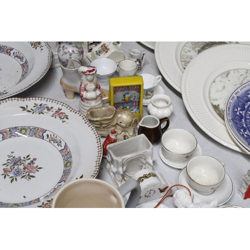 1275 - A MIXED LOT OF CERAMICS TO INCLUDE SPODE LARGE WARING AND GILLOW BOWLS, CABINET PLATES, SMALL CUPS A... 