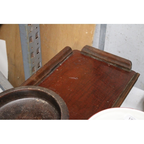 1279 - TWO VINTAGE WOODEN TRAYS, ONE WITH CARVED EDGES PLUS A MAHOGANY BOWL ON BUN FEET