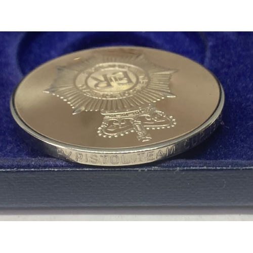 471 - A SILVER TOWER MINT METROPOLITAN POLICE 150TH ANNIVERSARY MEDAL IN A PRESENTATION BOX