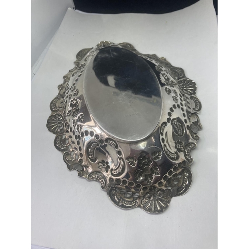 486 - A DECORATIVE HALLMARKED SHEFFIELD  SILVER DISH GROSS WEIGHT 124 GRAMS