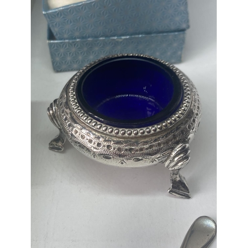 487 - A HALLMARKED LONDON VICTORIAN SILVER CRUET WITH BLUE GLASS LINER, A HALLMARKED SHEFFIELD HANDLED FOR... 