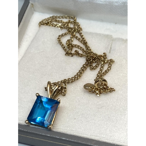 508 - A MARKED 9KT NECKLACE WITH A BLUE STONE PENDANTS (STONE LOOSE) GROSS WEIGHT 4.74 GRAMS IN A PRESENTA... 