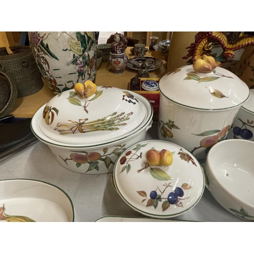 58 - FOURTEEN LARGE ITEMS OF ROYAL WORCESTER EVESHAM TO INCLUDE LIDDED SERVING DISHES, BREAD BIN, CANISTE... 