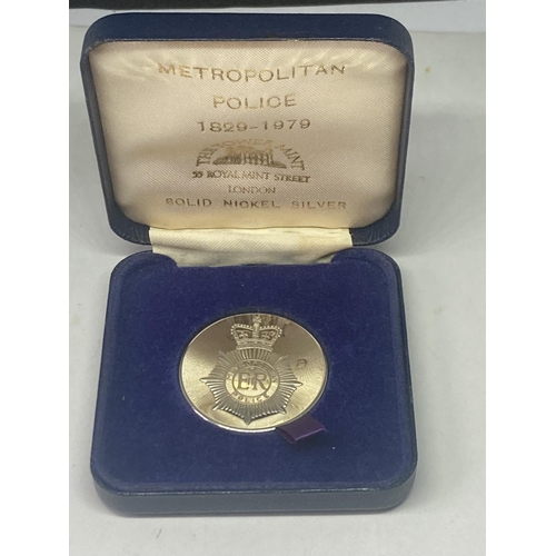 471 - A SILVER TOWER MINT METROPOLITAN POLICE 150TH ANNIVERSARY MEDAL IN A PRESENTATION BOX