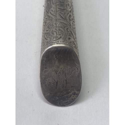 481 - A HALLMARKED BIRMINGHAM SILVER HANDLED SHOE HORN AND AN ORIENTAL SILVER NAPKIN RING