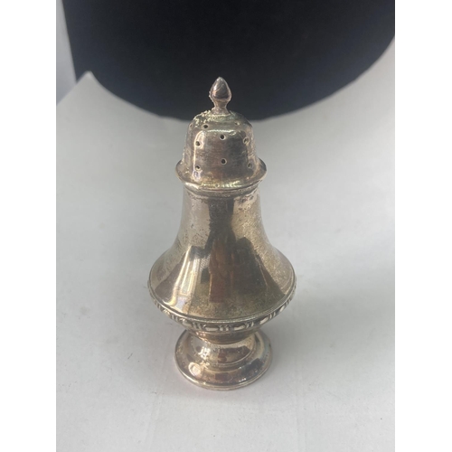 490 - A HALLMARKED CHESTER SILVER PEPPER POT GROSS WEIGHT 47.5 GRAMS