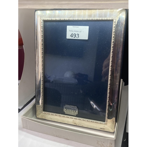 493 - A HALLMARKED SHEFFIELD SILVER PHOTOGRAPH FRAMED TO HOLD A 5