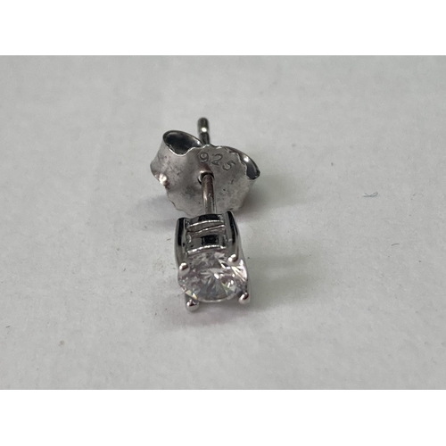 515 - A PAIR OF MARKED 925 SILVER EARRINGS WITH CLEAR STONES IN A PRESENTATION BOX