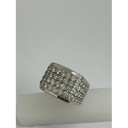 464 - A GENTLEMAN'S 14 CARAT WHITE GOLD RING SET WITH APPROXIMATELY 5 CARATS OF BRILLIANT CUT DIAMONDS, CO... 