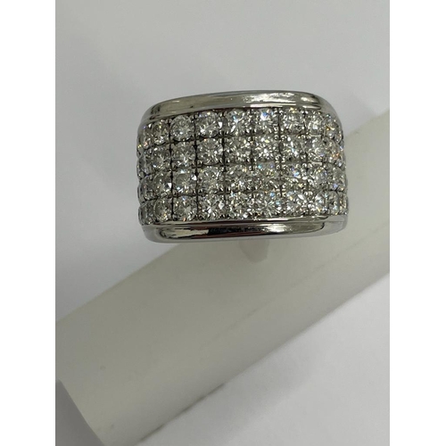 464 - A GENTLEMAN'S 14 CARAT WHITE GOLD RING SET WITH APPROXIMATELY 5 CARATS OF BRILLIANT CUT DIAMONDS, CO... 