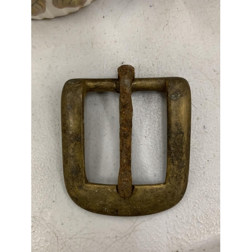 147 - A COLLECTION OF METAL DETECTOR FINDS, BUCKLES