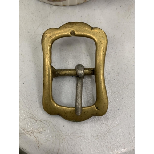 147 - A COLLECTION OF METAL DETECTOR FINDS, BUCKLES