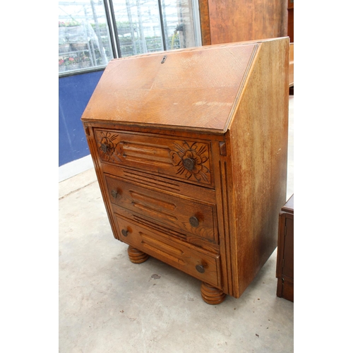 3141 - A MID 20TH CENTURY OAK BUREAU - 30