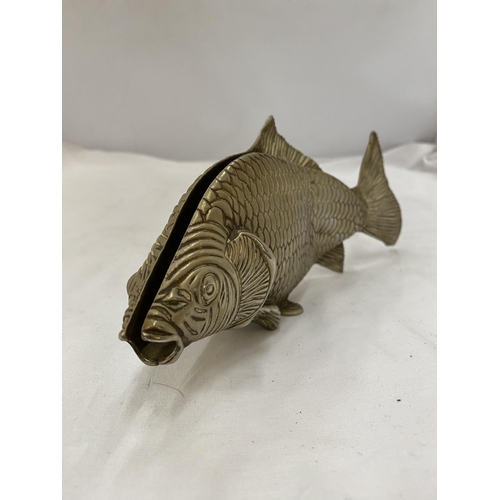 149 - A VINTAGE BRASS FISH SHAPED NAPKIN HOLDER