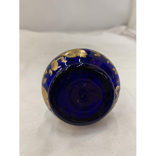 165 - A STOURBRIDGE, BLUE GILT GLASS VASE, HEIGHT 12CM