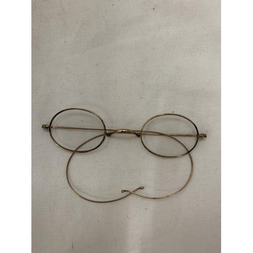 171 - A PAIR OF VICTORIAN SPECTACLES, CASED