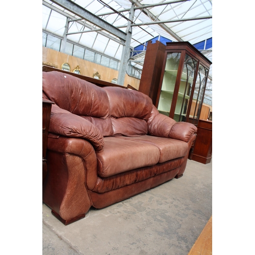 2886 - A MODERN BROWN LEATHER TWO SEATER SETTEE