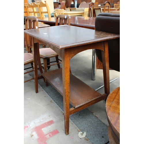 2912 - AN EARLY 20TH CENTURY OAK TWO TIER CENTRE TABLE, 30