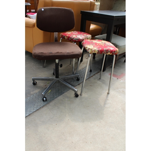 2927 - A MODERN BLACK DRAW-LEAF TABLE, UPHOLSTERED STOOL ON TURNED LEGS, OFFICE CHAIR AND A PAIR OF CHROME ... 