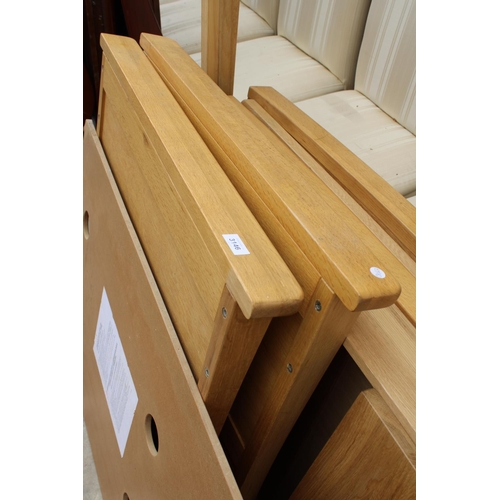 3146 - A PAIR OF OAK SINGLE BEDSTEAD