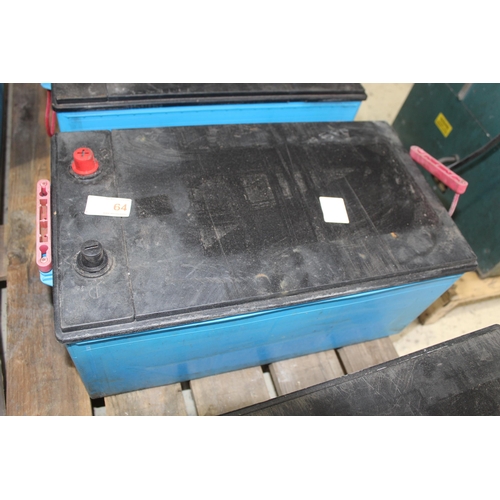 64 - BLUE HEAVY DUTY TRUCK LEISURE BATTERY  NO VAT