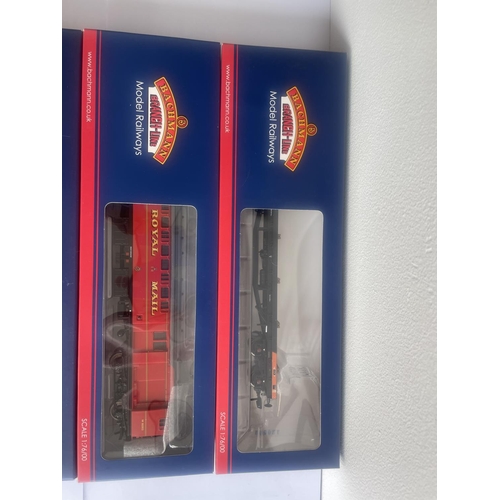 447 - FOUR BOXED BACHMANN 00 GAUGE FREIGHT CARRIAGES