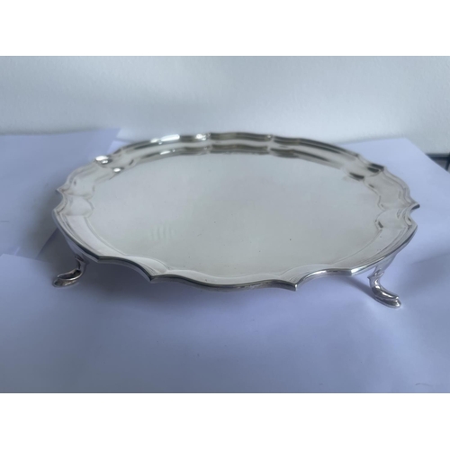 5 - A HALLMARKED SHEFFIELD SILVER SALVER GROSS WEIGHT 326 GRAMS