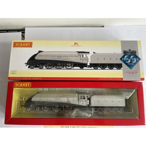 430 - A BOXED HORNBY 00 GAUGE LIMITED EDITION OF 1000 SILVER JUBILEE COLLECTION LNER CLASS A4 SILVER FOX L... 