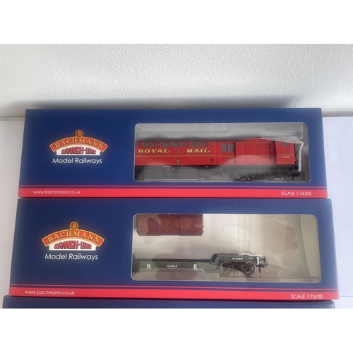 446 - FOUR BOXED BACHMANN 00 GAUGE FREIGHT CARRIAGES