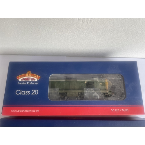 452 - THREE BACHMANN 00 GAUGE TO INCLUDE A BOXED CLASS 20 20141 BR GREEN LOCOMOTIVE AND TWO CARRIAGES ONE ... 