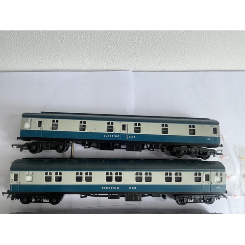 453 - FIVE 00 GAUGE PASSENGER CARRIAGES THREE MARKED TRIANG