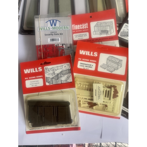 456 - SIXTEEN PACKETS OF WILLS SCENIC MATERIALS KITS TO INCLUDE A SECURITY GATE KIT, GRANITE SETS, DRESSED... 