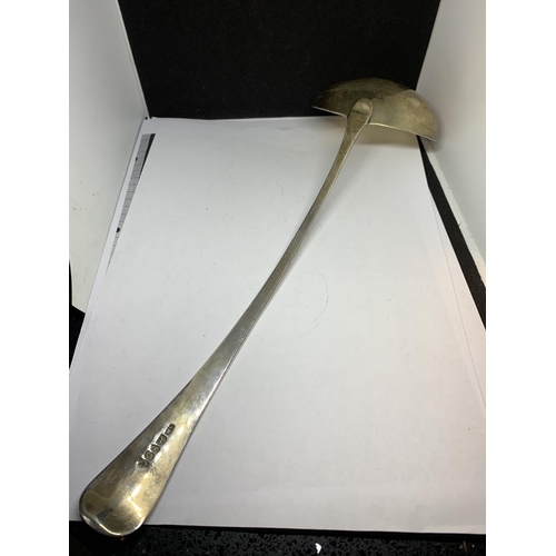 10 - A HALLMARKED LONDON GEORGIAN SILVER LADLE GROSS WEIGHT 196 GRAMS