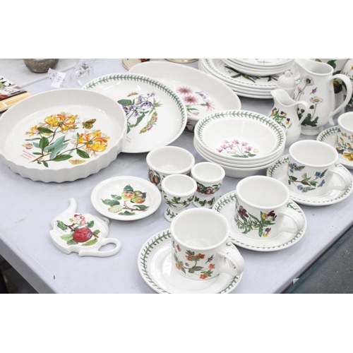 101 - A LARGE QUANTITY OF PORTMEIRION BONTANIC GARDEN DINNERWARE - TO INCLUDE JUGS, PLATES, EGG CUPS ETC