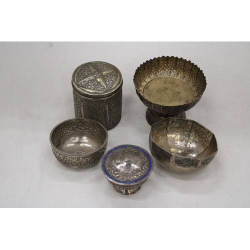 105 - A MIXED LOT OF INDIAN SILVER TO INCLUDE TWO TRINKET BOXES, POSY BOWL ETC