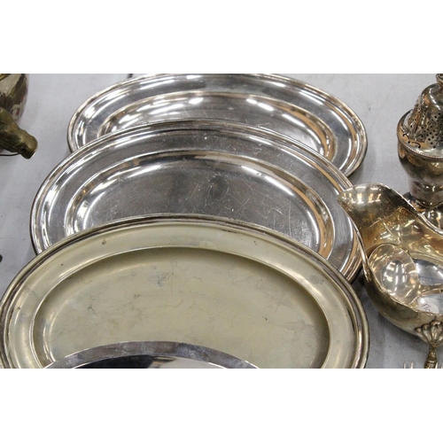 109 - A MIXED LOT OF SILVER PLATE TO INCLUDE PLATES, SPOONS, GRAVY BOWL, SUGAR CASTER ETC