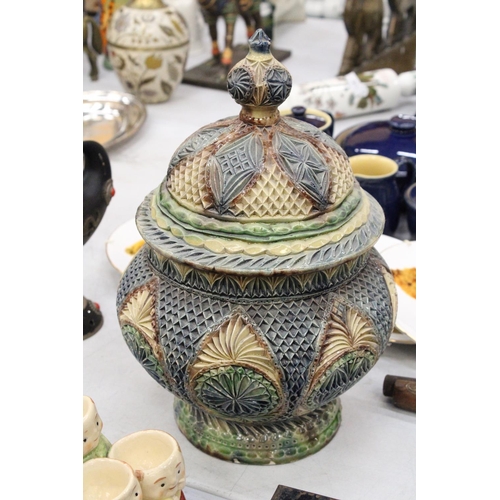 140 - A DOULTON LAMBETH STYLE LARGE LIDDED JAR